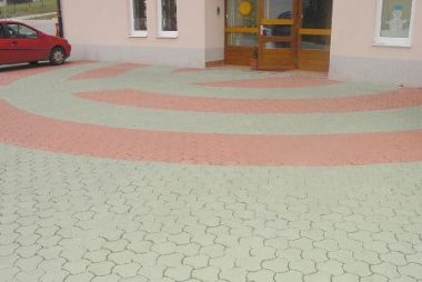 Tlakovci Y zeleni opečno rdeči